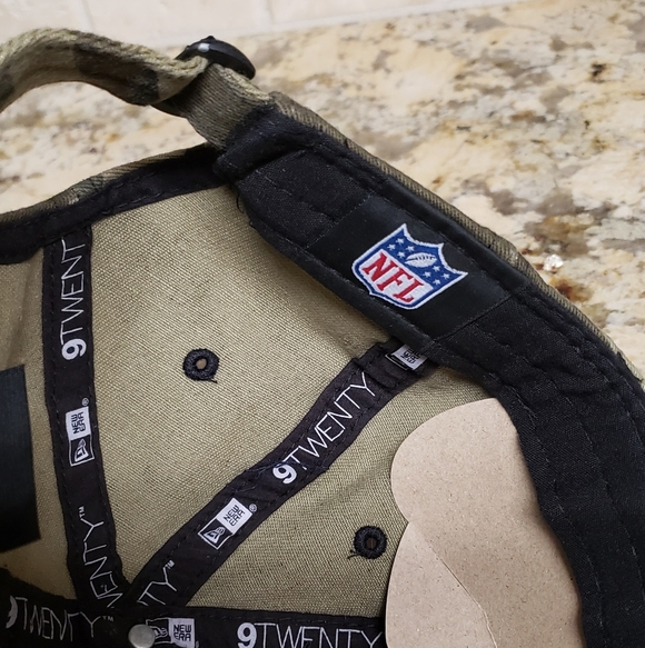 Women's New Era Camo Tampa Bay Buccaneers Core Classic 9TWENTY Adjustable Cap - Picture 7 of 9